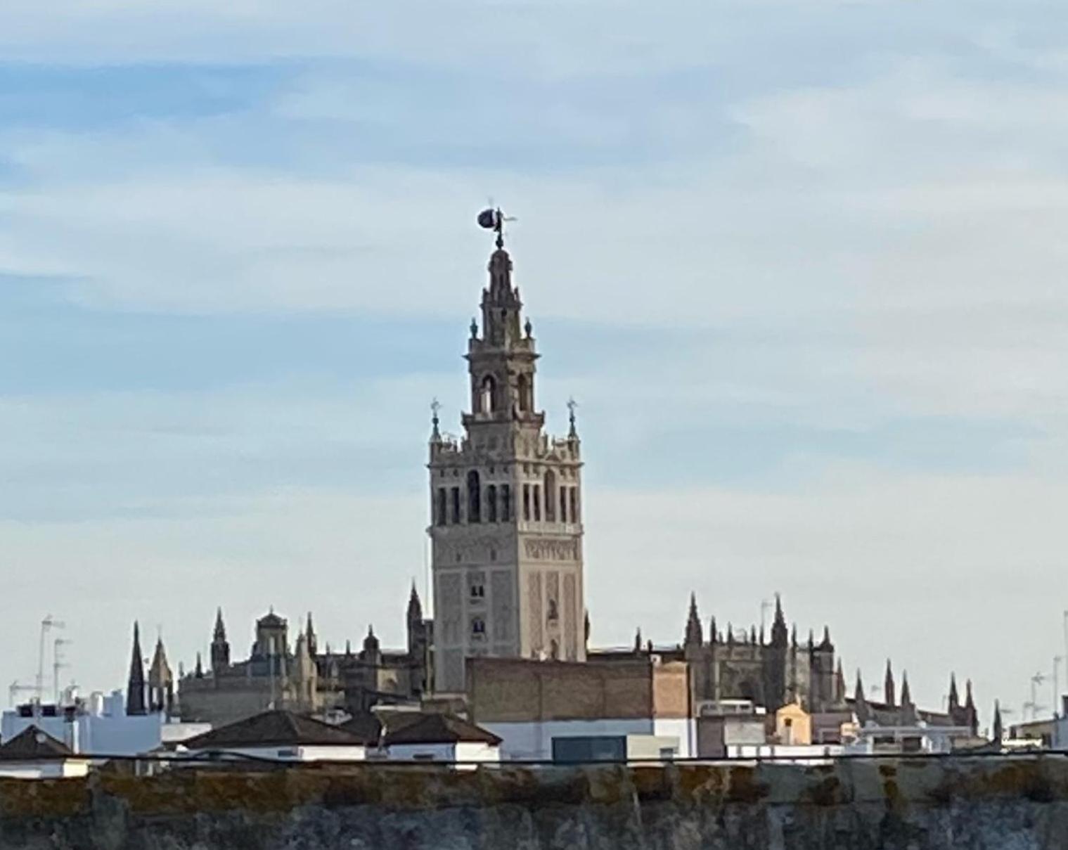 Atico Caleria Con Vistas A La Giralda Apartman Sevilla Kültér fotó